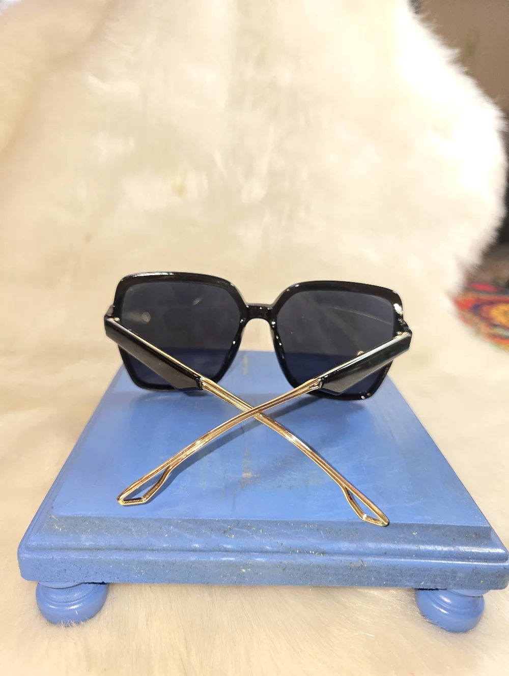 Linfemand Classic Black Oversized Women's Sunglasses